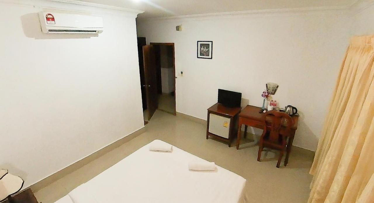 Riverside Hotel Phnom Penh Dış mekan fotoğraf